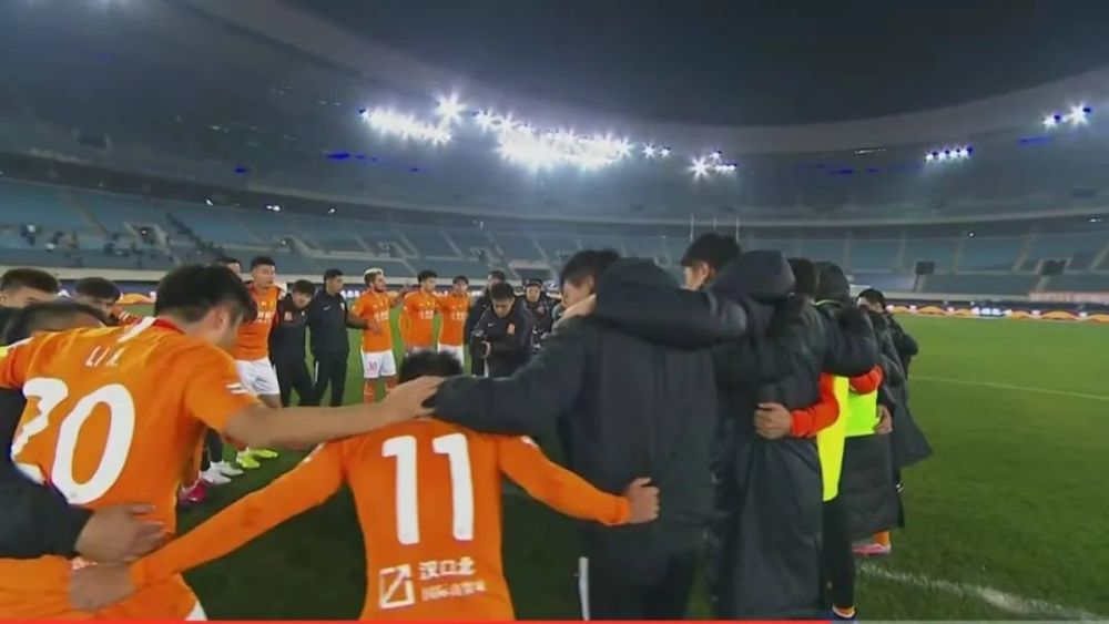  比勒菲尔德虽败犹荣虽降级仍获球迷掌声