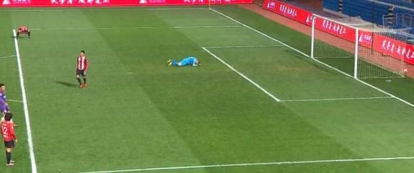  云达不来梅定位球战术奏效，两次角球配合敲开狼堡大门  